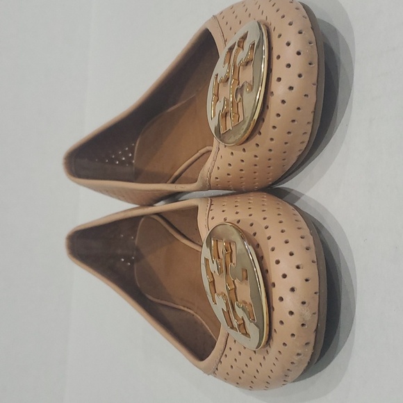 Tory Burch Reva Perforated Leather Ballet Flats Nude/Sable Gold Logo US 9 - Picture 6 of 9